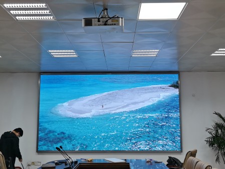 光谷實驗中學(xué)室內(nèi)全彩P1.86    尺寸：4.16x2.24m   像素點：2236x1204