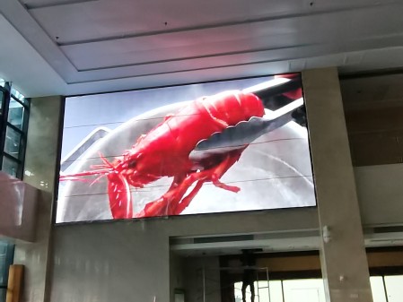 大冶中醫(yī)院室內(nèi)全彩P2.5調(diào)試完畢   尺寸：7.04x3.84m   像素點(diǎn)：2816x1536