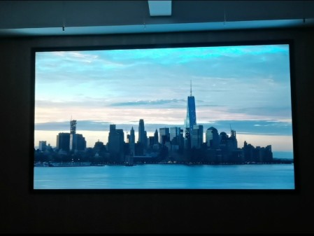 孝感職院室內全彩P2.0安裝完畢    尺寸：3.52x1.92m     像素點：1760x960