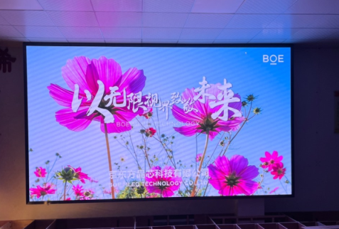 武穴**訓(xùn)練中心P1.8安裝完成 尺寸 ：4.48*2.56； 分辨率 ：2408*1376