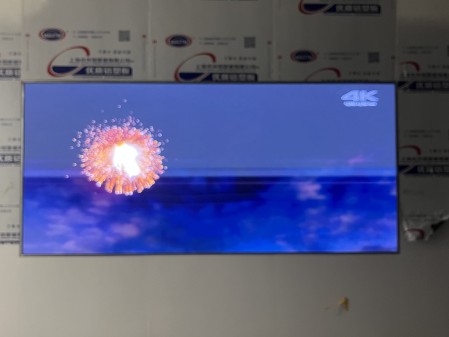 武漢***科技公司大廳小屏安裝調(diào)試完畢！ 像素點(diǎn)： 2496??1040 ；尺寸： 3.84??1.6