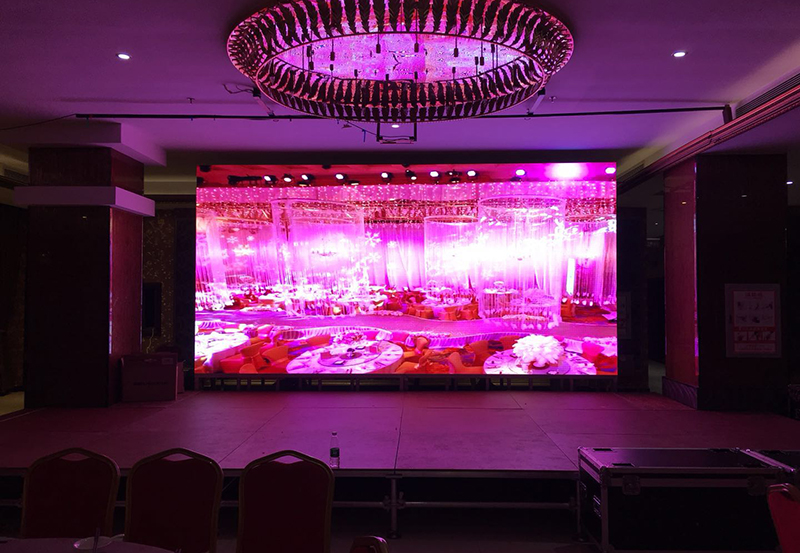 LED顯示屏：高亮度、定制性與節(jié)能的絢麗之選